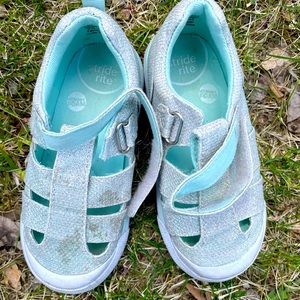 Stride rite learning sandals